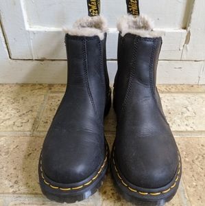 Dr Martens 2976 women's faux fur lined boot